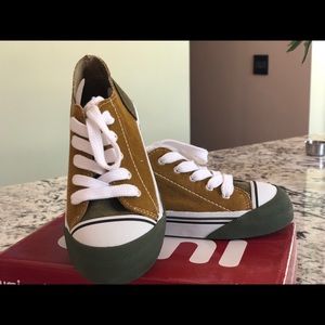 Umi sneakers kids size 11